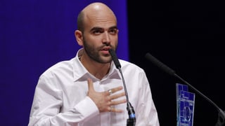 Purtret da Roberto Saviano. Purtret da Roberto Saviano.