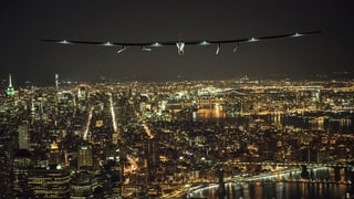 L'aviun solar sgola sur la citad da New York. 