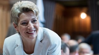 Karin Keller-Sutter durant la sessiun da stad. Ella sezza n'ha naginas ambiziuns sin il sez da Didier Burkhalter.