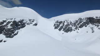 La lavina vid ina spunda dal Surenjoch. La lavina vid ina spunda dal Surenjoch.