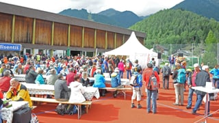 Suenter la spassegiada hai dà divertiment avant ed en il Center da sport e cultura.