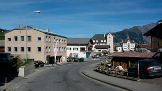 Vista tras il vitg da Vella. 
