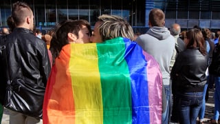 En pèr omosexual che dat in bitsch.