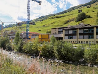 La halla polivalenta en construcziun gest sper il Rain da Val. 