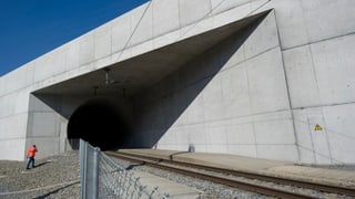 L’entrada sid al tunnel da basa dal Lötschberg en vischinanza da Visp (VS).