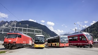 vehichels dal traffic public cun posta bus e trens