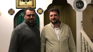 Dus muslims en la moschea a Cuira.