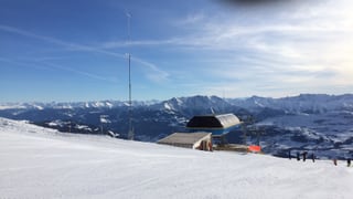 Il mast da mesiraziun da la MBRsolar SA sisum il territori da skis da Breil/Vuorz/Andiast l'enviern 2016/17.