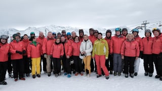 Ils parlamentaris che han fatg part dalla emna da skis.