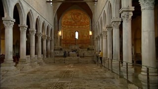 L'intern da la Basilica Aquileia.