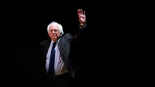 Sanders sulet sin in palc stgir ch'el salida il public.