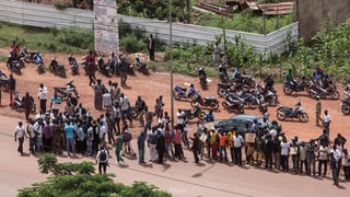 Persunas sin ina via en la chapitala Ouagadougou.