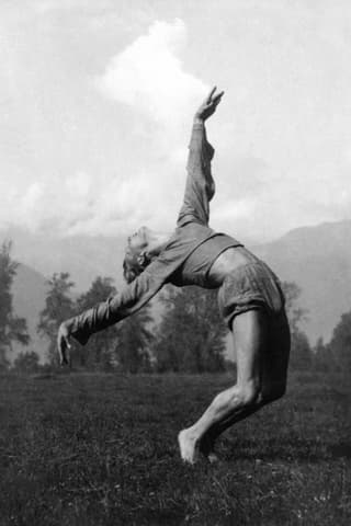 Il saut expressiv era part dal moviment per refurmar la vita. Qua il sautunz Sigurd Leeder ad Ascona, 1925.