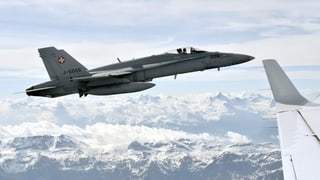In FA18 en l'aria.