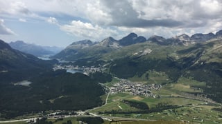 Vista dal Muottas Muragl sur Schlarigna en direcziun Bregaglia.
