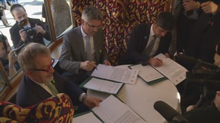 3 campels che suttascrivan in palpiri