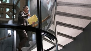 Ignazio Cassis sin la scala en Chasa federala.