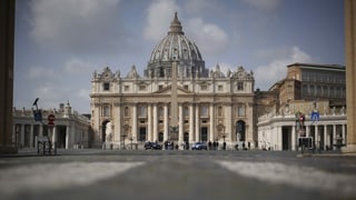 Plazza S. Peder a Roma senza visitaders.