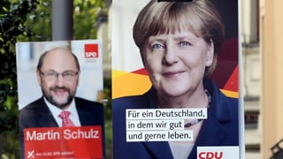 Davonvart in placat cun si Angela Merkel, davosvart in zic turbel in placat cun si Martin Schulz.
