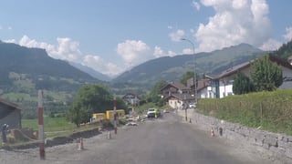 Il plazzal da la via chantunala a Schluein.