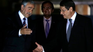 Mustafa Akinci e Nikos Anastasiadis, qua il 2015.