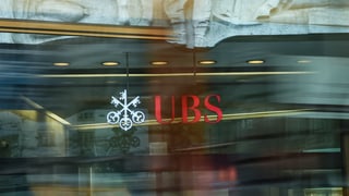 Entrada cun logo da l'UBS.