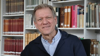 "Ina dumonda da generaziuns" sch'ins consulteschia pli gugent il dicziunari online u il cudesch, di Carli Tomaschett, manader dal DRG. "Ina dumonda da generaziuns" sch'ins consulteschia pli gugent il dicziunari online u il cudesch, di Carli Tomaschett, manader dal DRG.