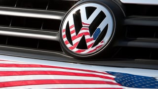 Bandiera dals Stadis Unids e logo a VW.