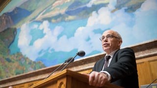 Purtret dad Ueli Maurer en il parlament a Berna. 