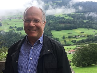 Walter Hartmann, manader da project per in implont da tir per las set vischnancas el è a Jenaz al stan da tir. Walter Hartmann, manader da project per in implont da tir per las set vischnancas el è a Jenaz al stan da tir.