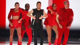 Gruppa da musica da pop cun tschintg persunas.