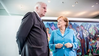 Horst Seehofer da la CSU e la chanceliera Angela Merkel.