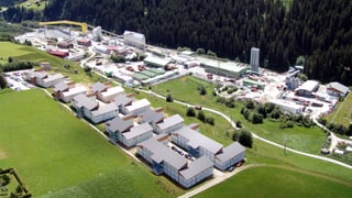 Il cumplex d'abitar per ils miniers sur il plazzal da la NEAT a Sedrun. Il cumplex d'abitar per ils miniers sur il plazzal da la NEAT a Sedrun.