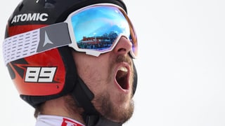 Marcel Hirscher celebrescha la victoria.