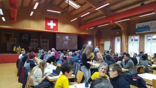 La sala ad Erstfeld è bain emplenida.  