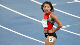 L'atleta mira sin ils resultads. L'atleta mira sin ils resultads.