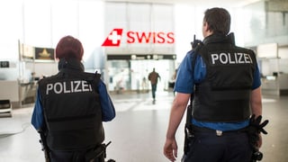 Polizia a la plazza aviatica. Polizia a la plazza aviatica.