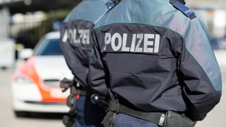 Dus polizists da la Polizia chantunala grischuna 