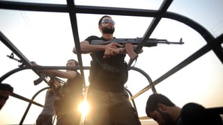 Gruppa da rebels armada en la Siria.