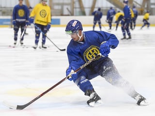 Otso Rantakari sin il glatsch en tricot dal HCD.