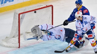 Il goli dals ZSC Lions sa stenda adumbatten, il HCD scursanescha al pari 1:1.