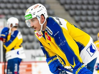 Il giugader da hockey Perttu Lindgren. Il giugader da hockey Perttu Lindgren.