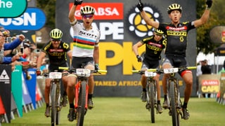 Nino Schurter (sanester) e Matthias Stirnemann (dretg).