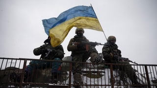 Schuldads da l'armada ucranaisa en posiziun.