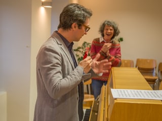 Sergej Schmidt, il dirigent dal chor viril Domat, è stà il davos dirigent da l'acziun BarattaChor. Sergej Schmidt, il dirigent dal chor viril Domat, è stà il davos dirigent da l'acziun BarattaChor.