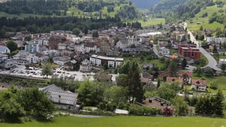 La cità da Glion cun la baselgia refurmada el center 