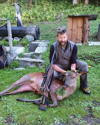 Sascha Frigg cun la vatga-tschierv sajettada ils 3 da settember en il territori da S-chanf.