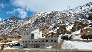 La staziun a val da la nova pendiculara che maina da Stgegia (Val Medel) sin il Piz Scopi.
