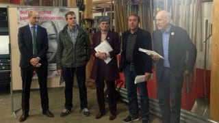 Josias Gasser preschentà en la garascha da sia firma ils arguments per l’abandun da l’energia nucleara.