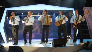 Purtret da Demonti che suna instrument sin tribuna. Purtret da Demonti che suna instrument sin tribuna.
